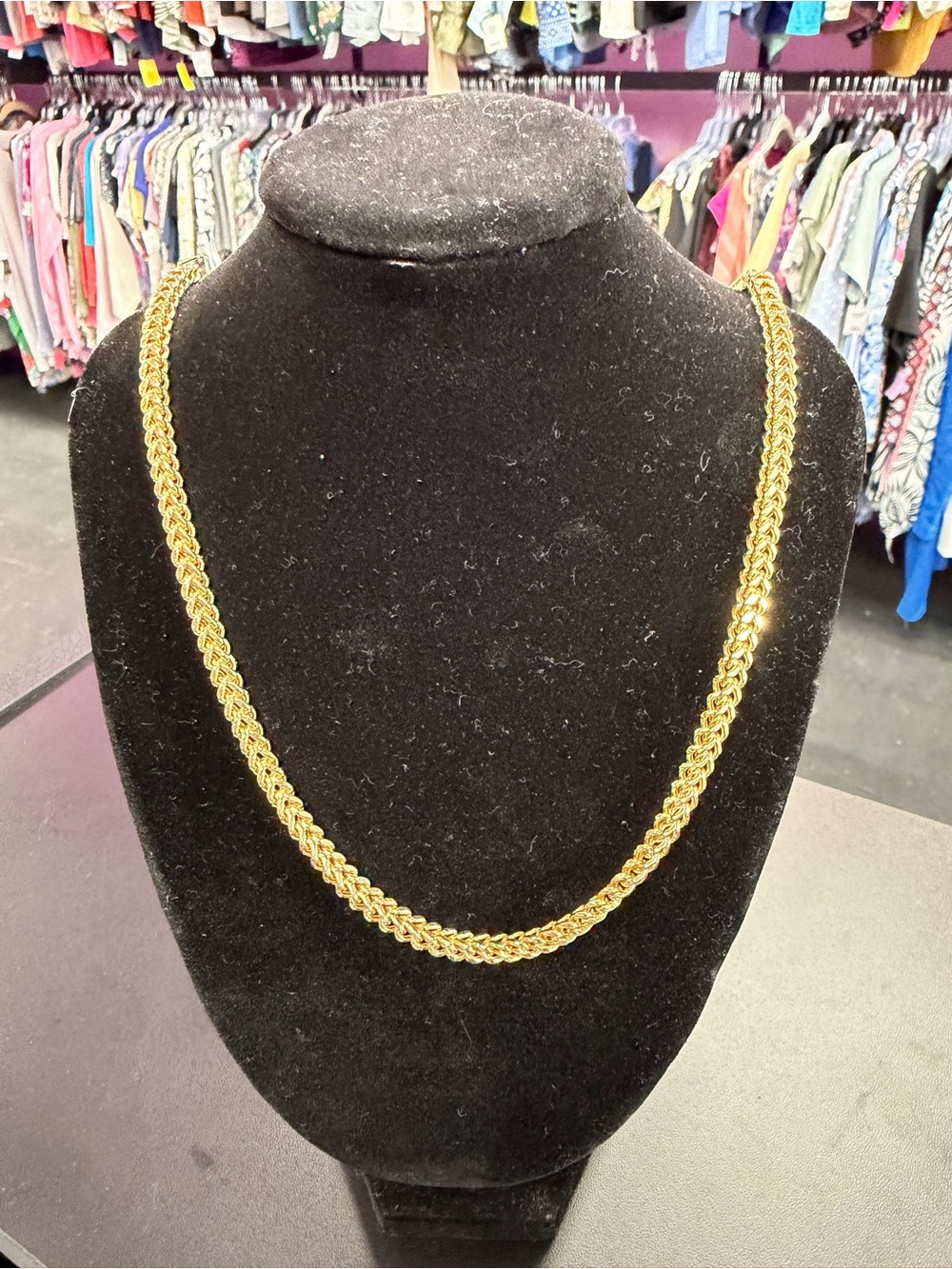 18k Yellow Gold Curb Link Chain Necklace 29’ 31.57g, Lobster Clasp